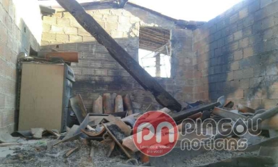 Casa pega fogo em povoado de Gararu (Imagem: Pingou Notícias)