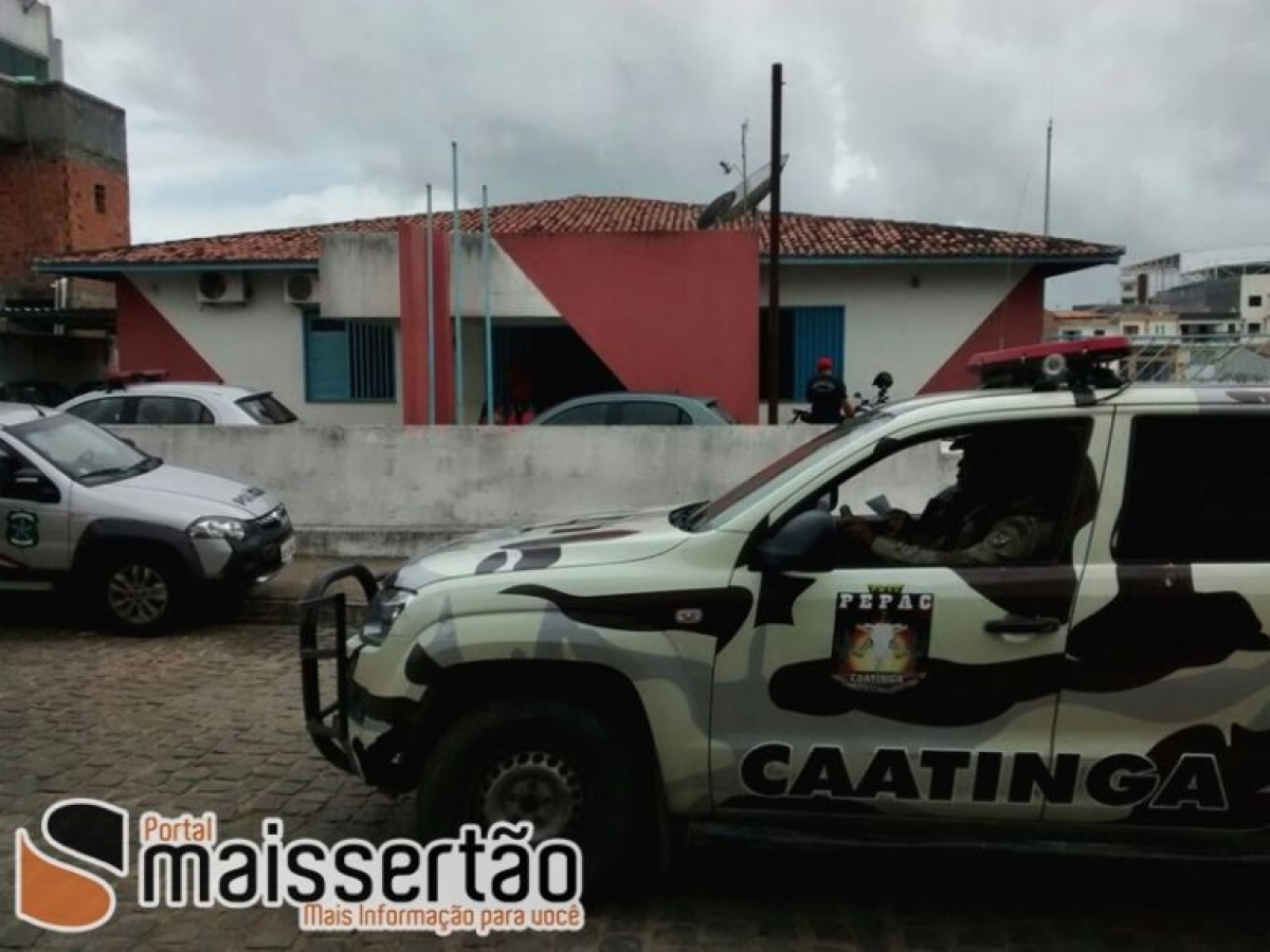 Residência de vereador é alvo de buscas durante operação da polícia em Glória (Imagem: Portal Mais Sertão)