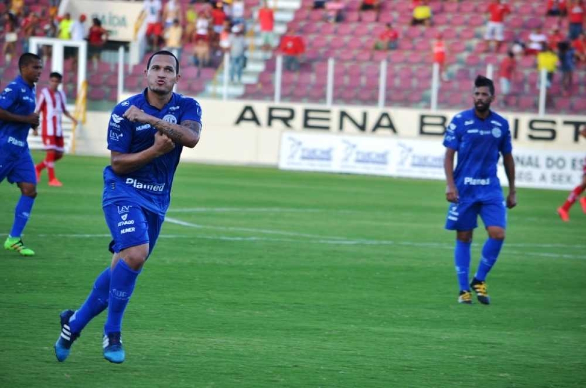 Tito vai pra galera: placar inaugurado (Foto: Igor Matheus/Portal Infonet)