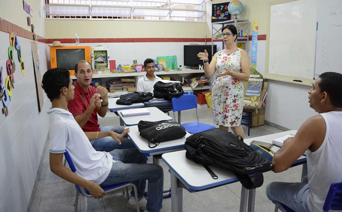 As vagas são divididas em dois grupos, sendo 22 para atuação na Sala de Recursos Multifuncionais e mais 21 para ensino fundamental menor com alunos surdos. As vagas estão distribuídas por todas as Diretorias Regionais de Educação (DRE�??s) (Foto: Maria Odília/Seed/SE)