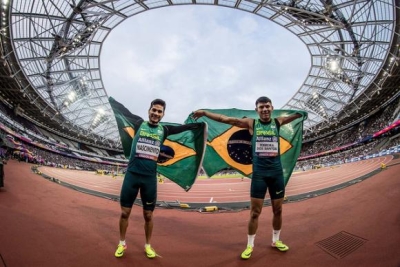 Petrúcio Ferreira (direita) e Yohansson Nascimento conquistam ouro e prata no Mundial de Atletismo Paralímpico, em Londres (Foto: Divulgação/Comitê Paralímpico Brasileiro)