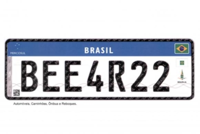 Até o final de 2023, toda a frota de veículos nacionais deverá estar circulando com a nova placa de identificação (Imagem: Divulgação/Ministério das Cidades)