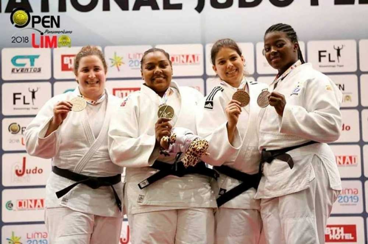 Istelina Silva, terceira da esquerda pra direita: bronze (Foto: Divulgação)