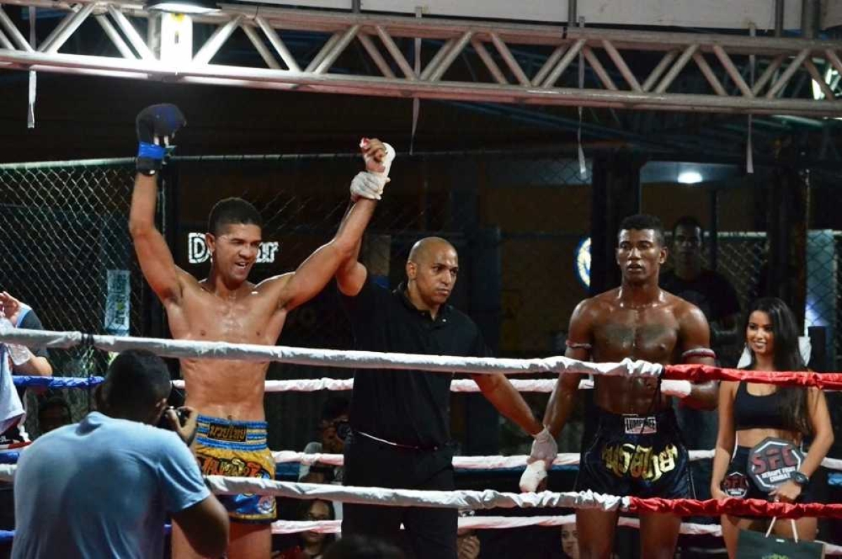 Genivaldo Dalsim comemora vitória sobre Jeferson Pantera (Foto: Igor Matheus/ Portal Infonet)