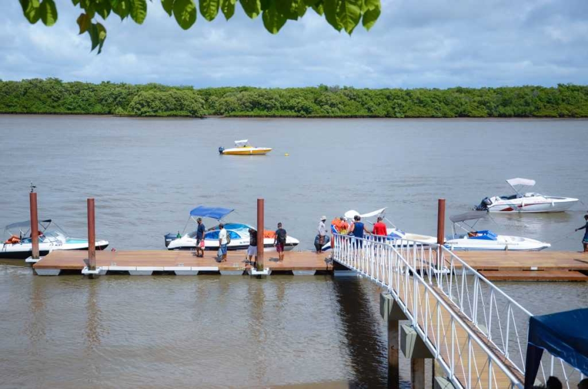Píer flutuante da Orla Pôr do Sol começou a funcionar nesta segunda-feira (Foto: Emsurb)