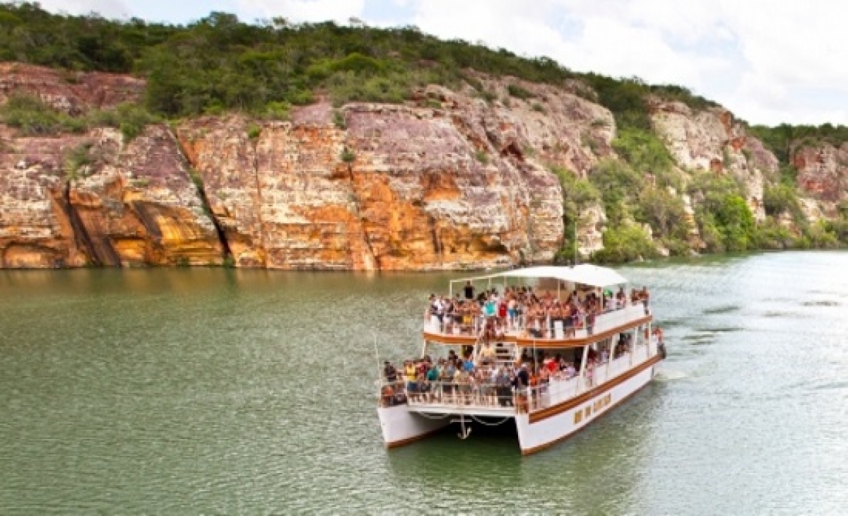 Passeios de catamarã serão retomados no Cânion de Xingó (Foto: Márcio Dantas)