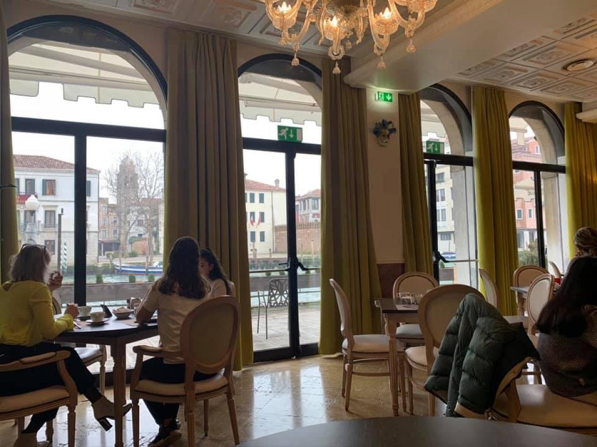 O ideal é se hospedar à beira de um canal, para mergulhar na atmosfera do lugar (Foto: Carla Passos)