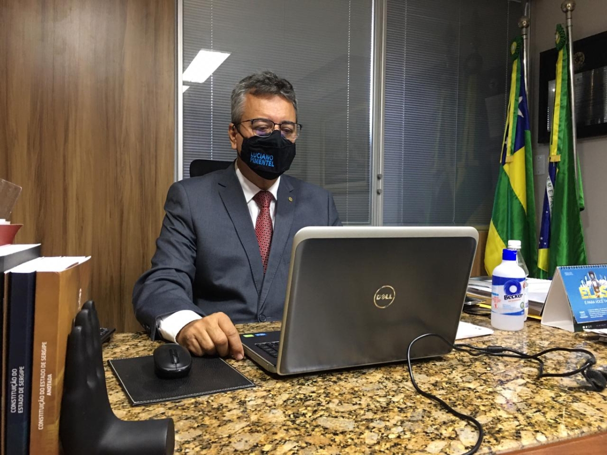 Em seminário promovido pela Alego, Luciano Pimentel aborda retomada do turismo (Foto: Assessoria Parlamentar Luciano Pimentel)