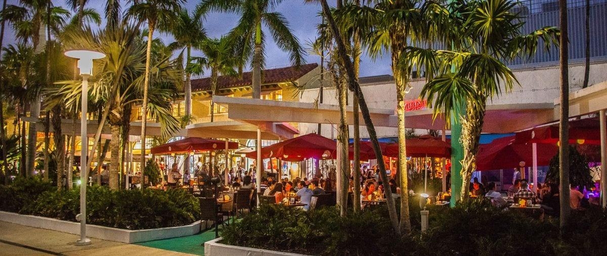 A Lincoln Road é o melhor lugar para se fazer o �??people watching�?� em Miami (Foto: Carla Passos)
