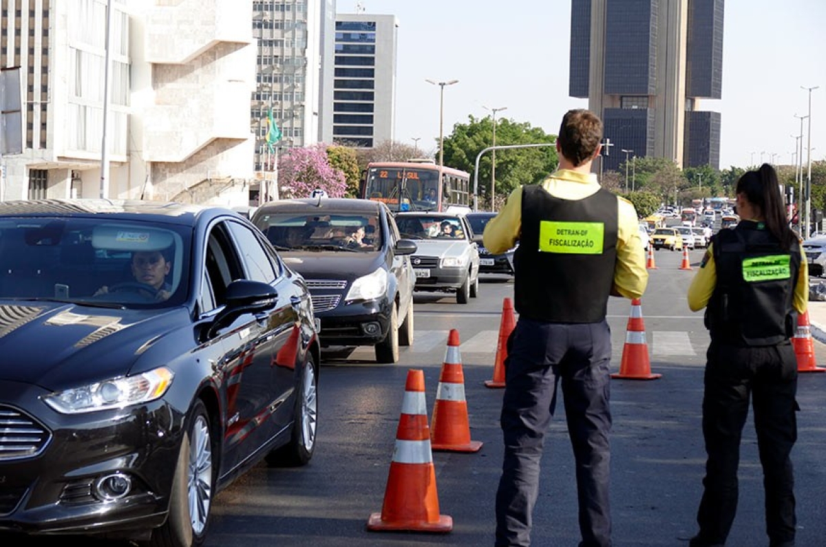 Em 180 dias, com a entrada em vigor da nova lei, carteiras de habilitação de motoristas de até 50 anos de idade terão validade de dez anos (Foto: Roque de Sá/ Agência Senado)