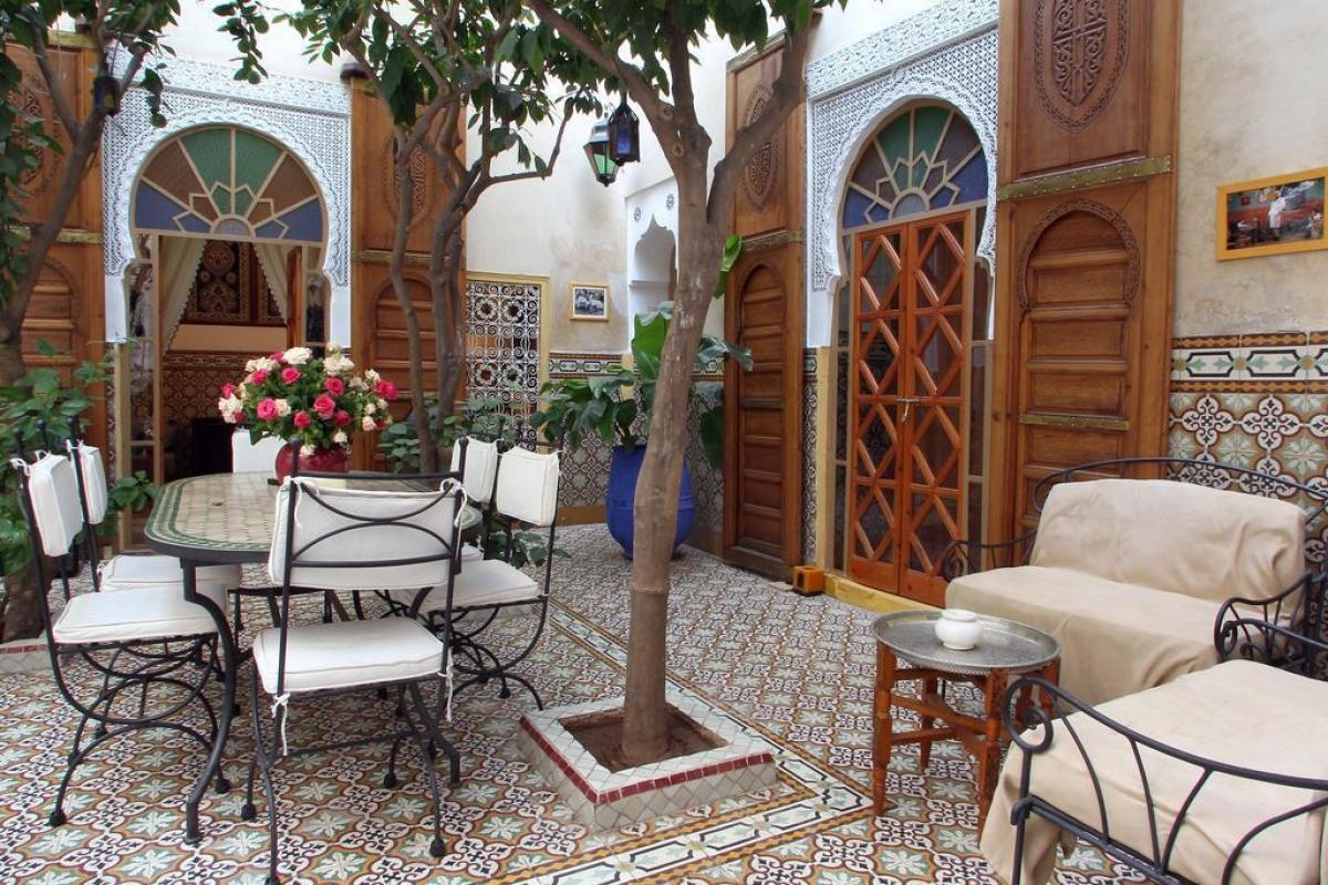 Os riads sempre tem uma decoração típica e ficam dentro da Medina (Foto: Carla Passos)