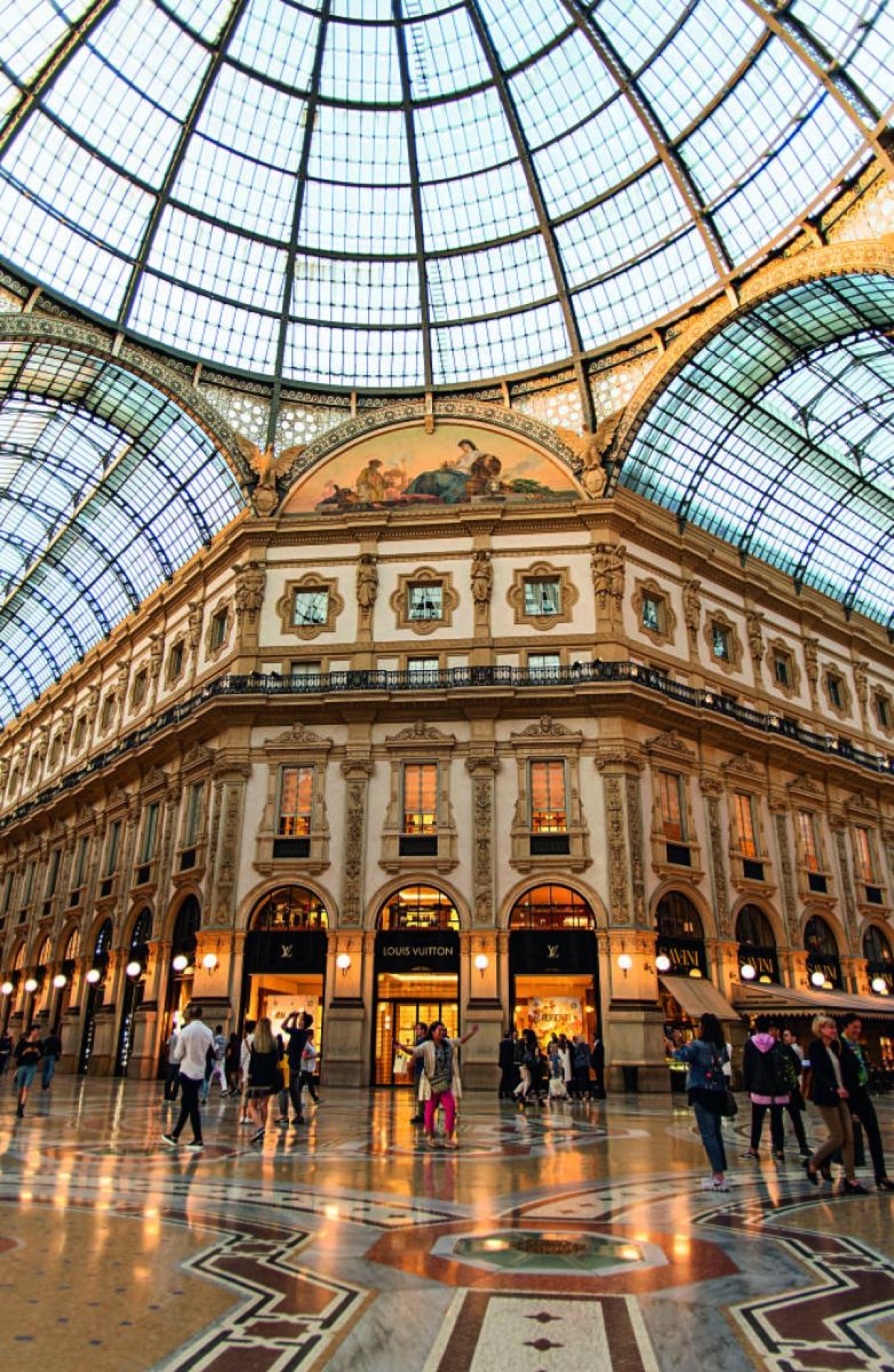 Galeria Vittorio Emanuele. Pensada para ser um corredor entre a Praça Duomo e Praça Scala (Foto: Carla Passos)