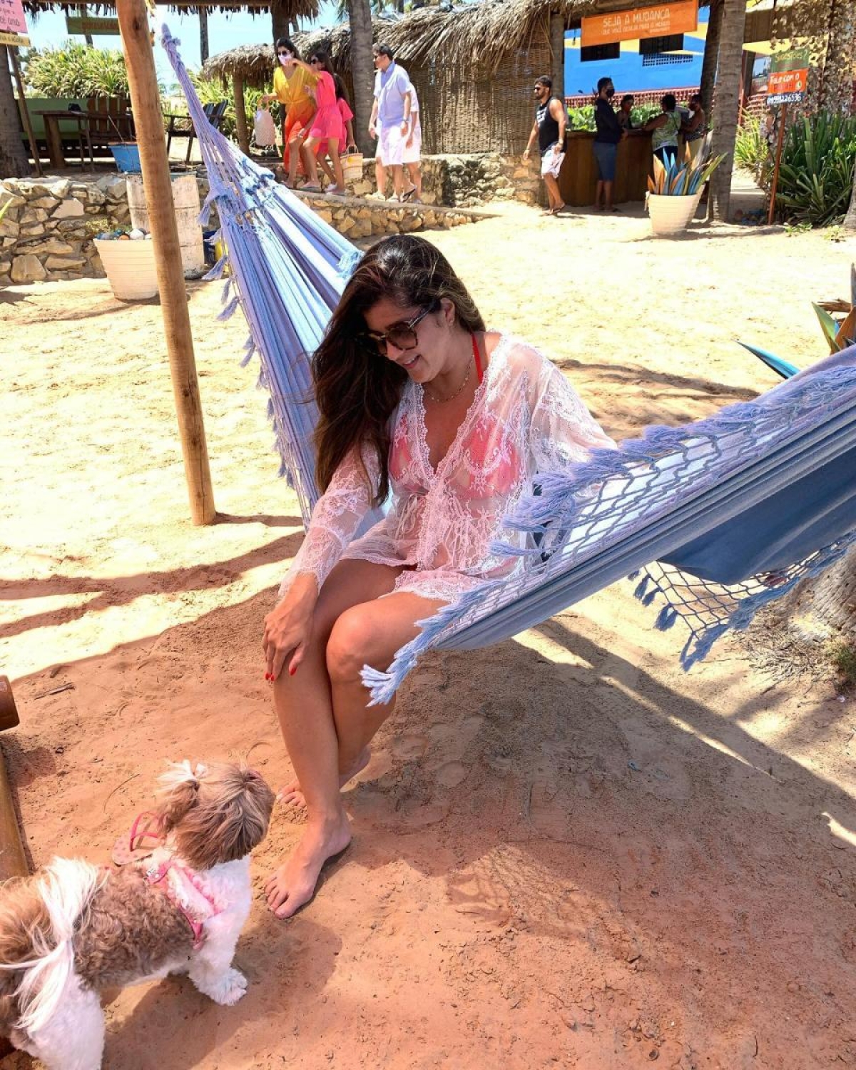 O bar Parati tem bangalôs com rede e sofás (Foto: Carla Passos)