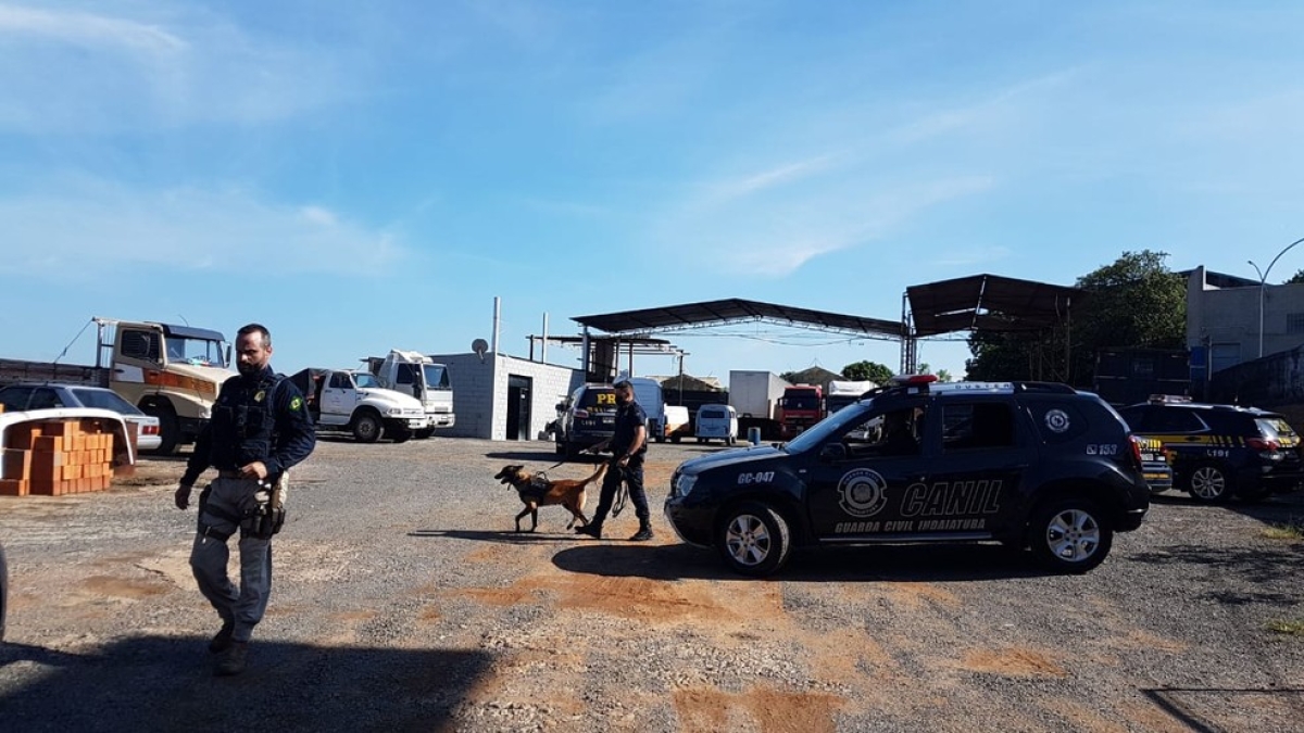 Policiais rodoviários federais prenderam nove pessoas em Itabaiana (Foto: Priscila Mota/ EPTV)