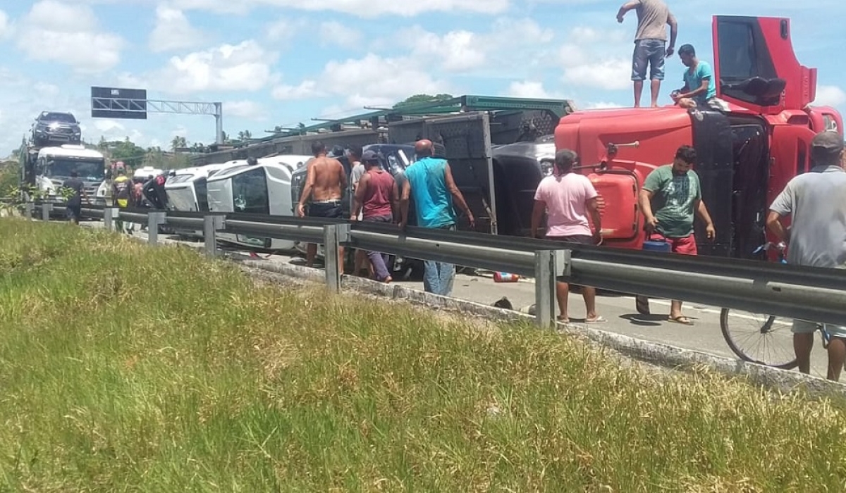A PRF está no local do ocorrido (Foto: Grupo Trânsito On)