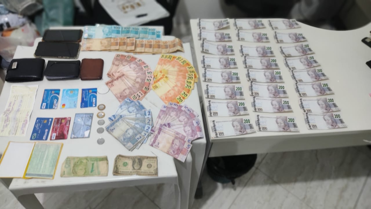 Polícia Civil e Guarda Municipal de Dores prendem trio que utilizava notas falsas de R$200 no comércio local (Foto: SSP/SE)