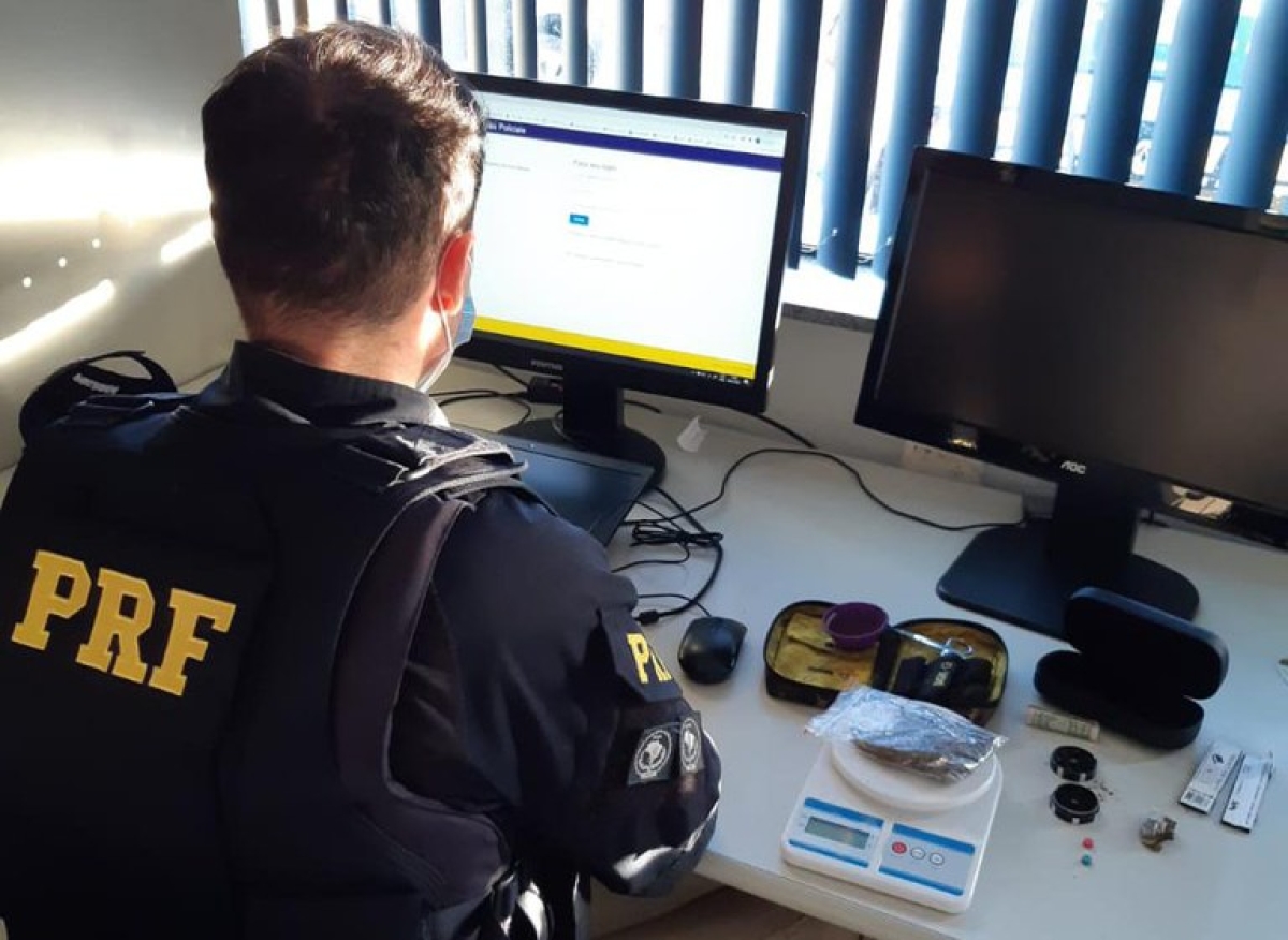 Itaporanga D´ajuda/SE: PRF apreende maconha e ecstasy na BR-101 (Foto: )