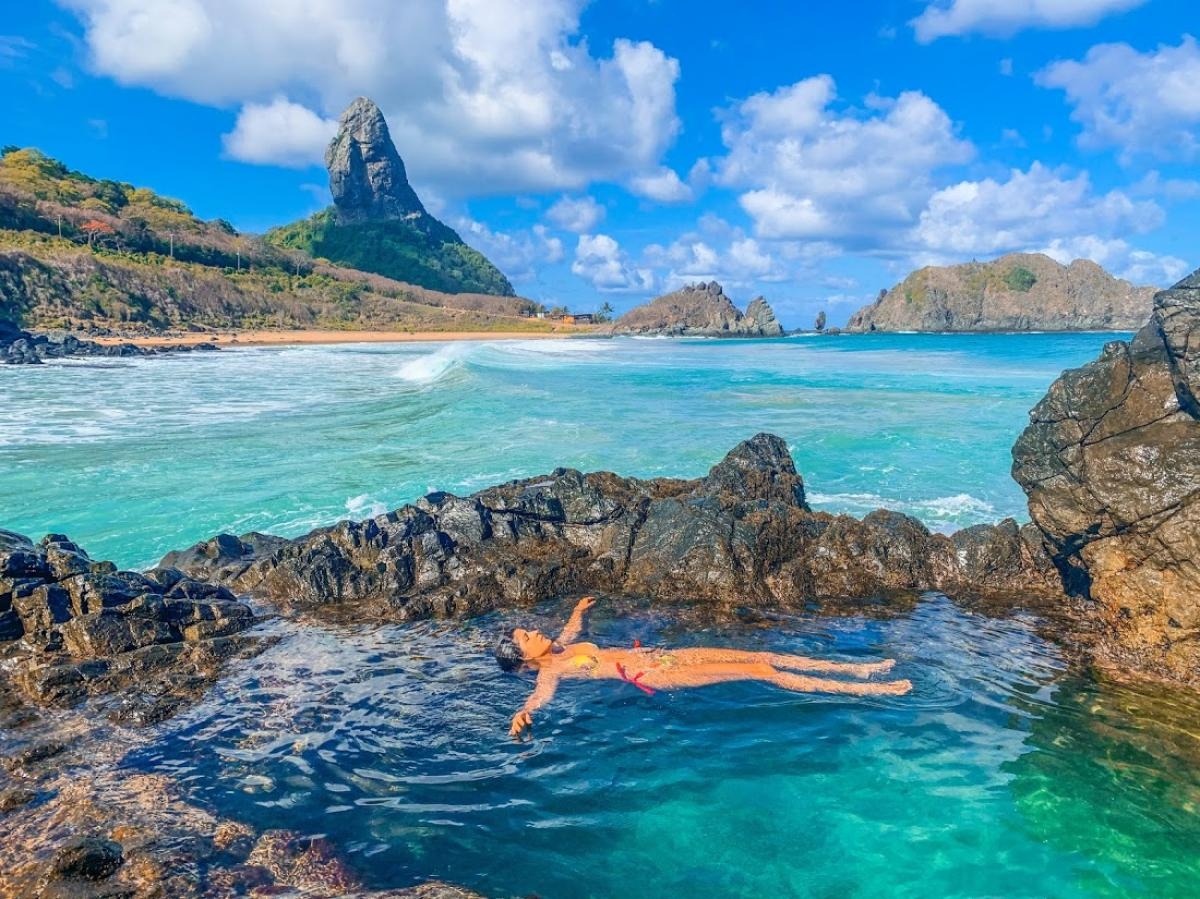 A famosa foto que imita a do ex-casal Neymar e Bruna Marquezini (Foto: Carla Passos)