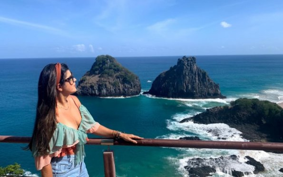 O Morro Dois Irmãos é um dos principais cartões postais de Noronha (Foto: Carla Passos)