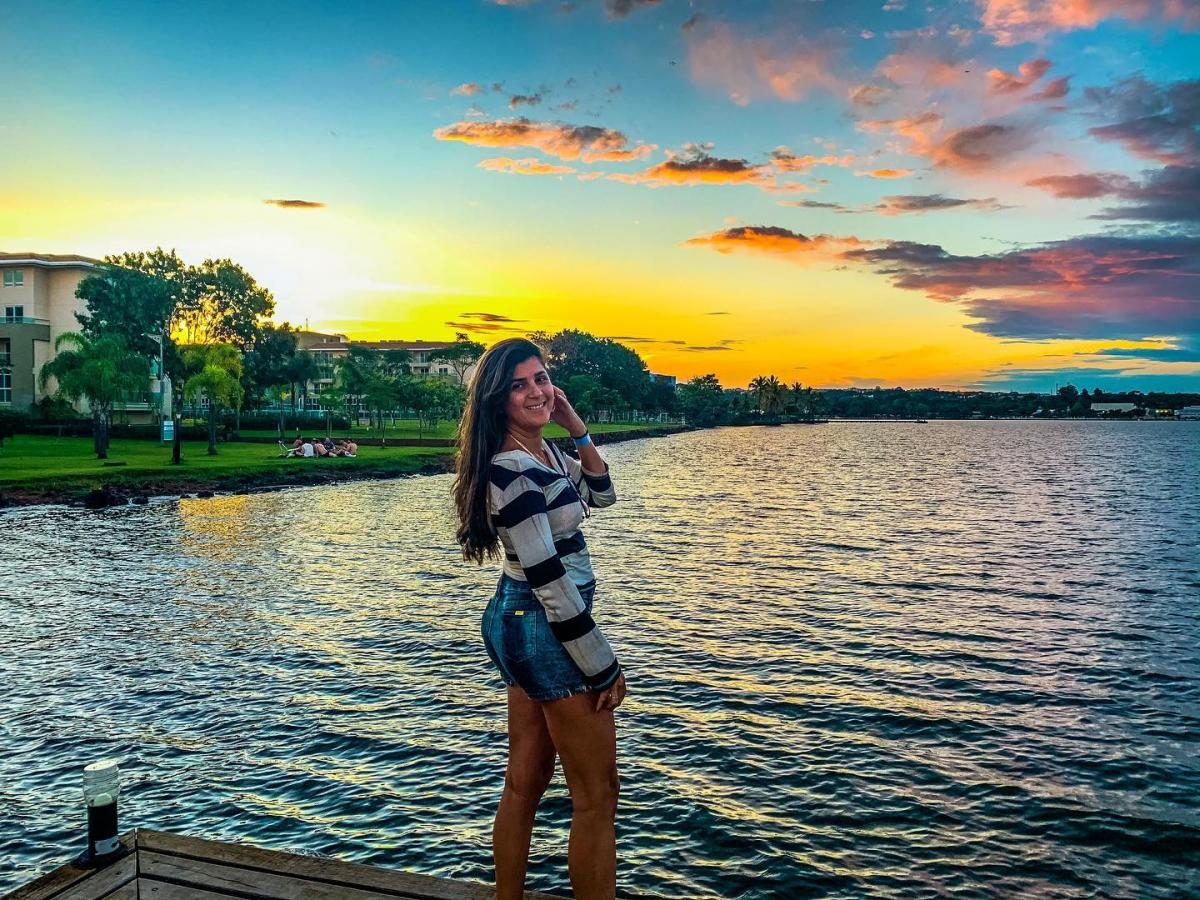 A beira lago oferece muitas visitas bonitas, especialmente no por do sol (Foto: Carla Passos)