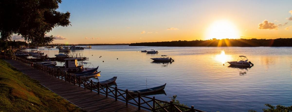 O passeio começa e termina na Orla Por do Sol, que como o próprio nome diz é ideal para encerrar o dia de passeio (Foto: Carla Passos)