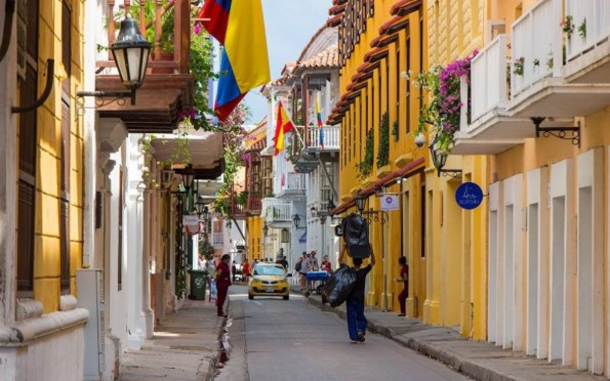 Cartagena é colorida e tropical, às margens do mar do Caribe (Foto: Carla Passos)
