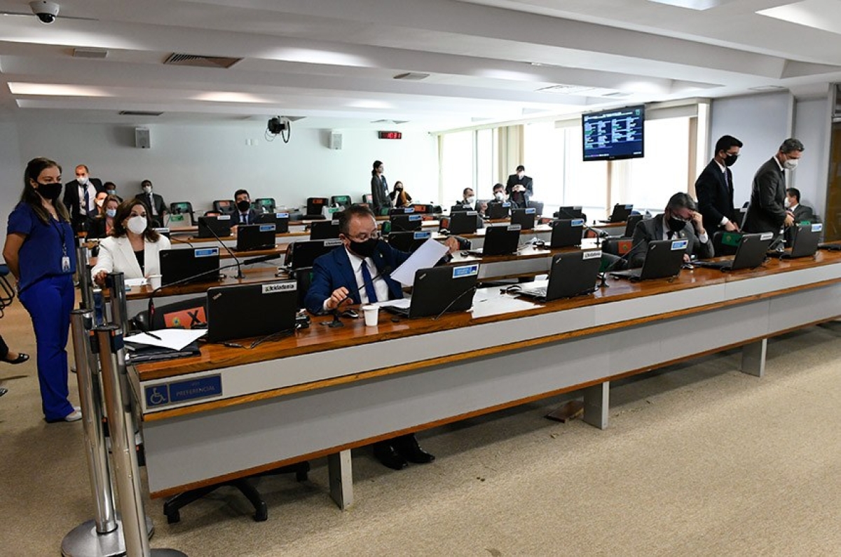 Pela decisão da CAE, veículos comprados diretamente das montadoras só poderão ser vendidos após um ano da aquisição; projeto vai à CCJ
(Foto: Roque de Sá/ Agência Senado)