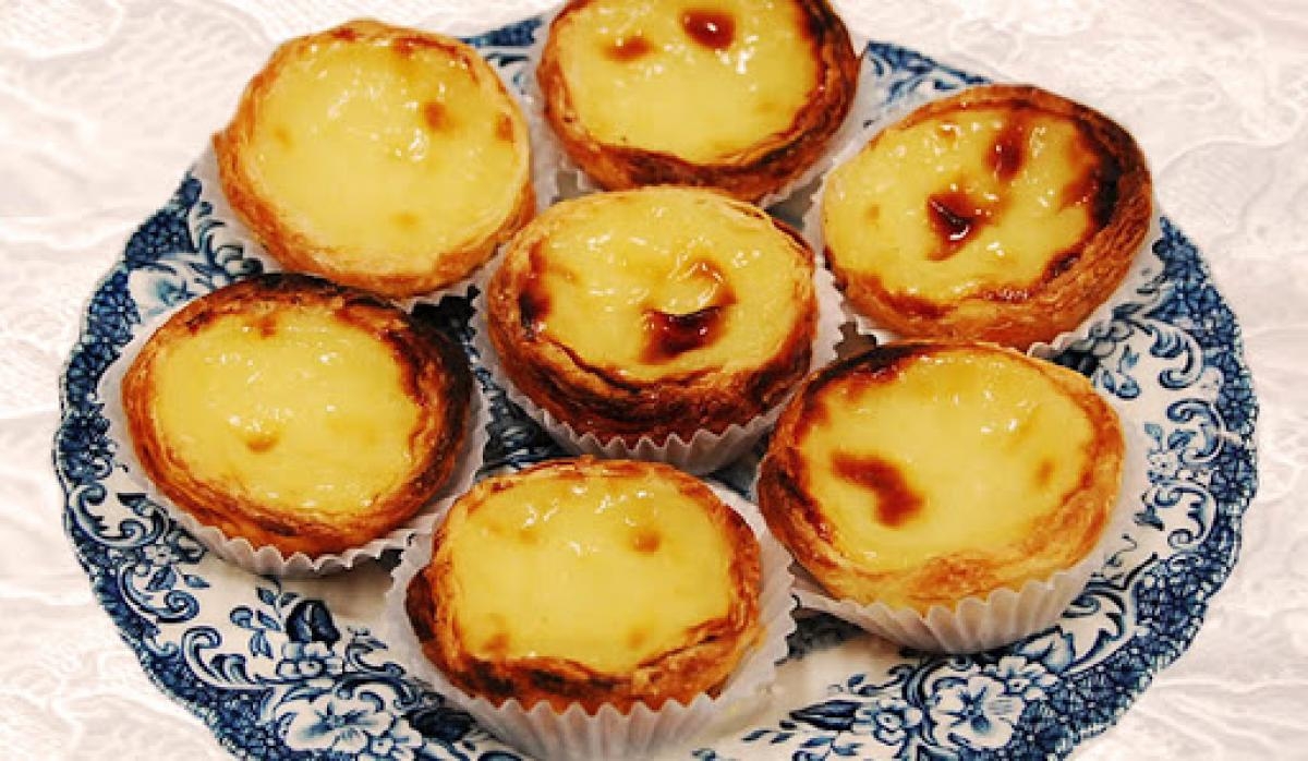 Pastel de Belém próximo à torre. Os demais são pastel de nata (Foto: Carla Passos)