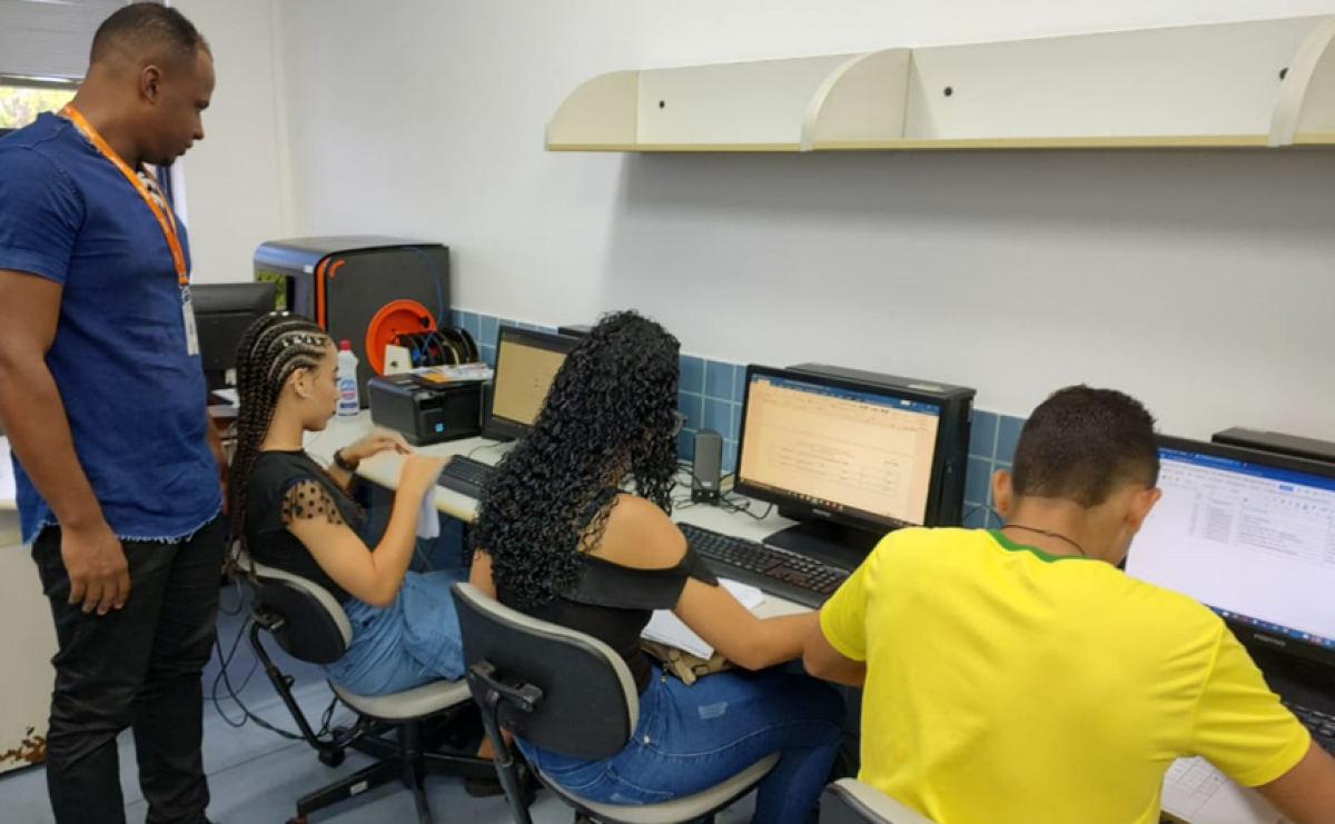 Alunos do curso operador de caixa de Nossa Senhora do Socorro têm aula prática no Senac Aracaju - Foto: Senac/SE
