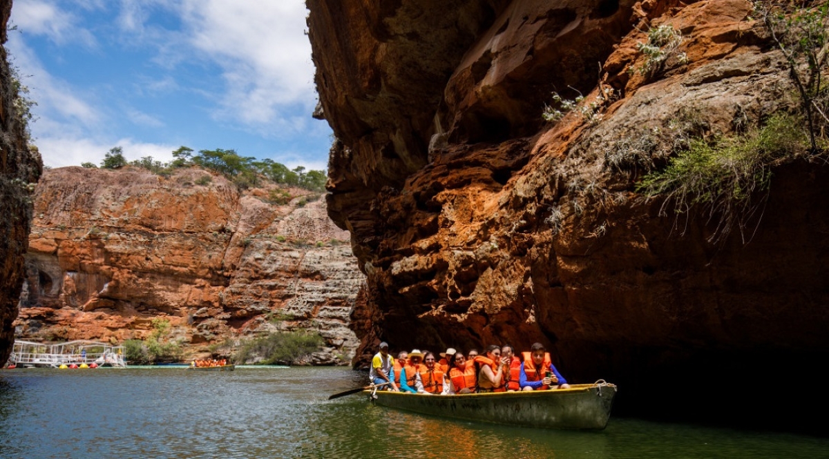 Um dos atrativos turísticos mais procurados em Sergipe, o Cânion de Xingó ca em Canindé do
São Francisco - Foto: Ascom | Setur | Governo de Sergipe