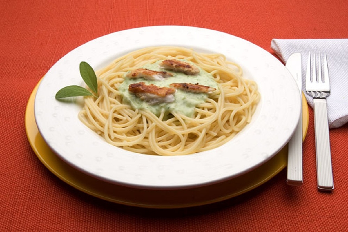 Espaguete ao Molho de Agrião e Lascas de Peixe - Foto: Divulgação/Marca Estrela
