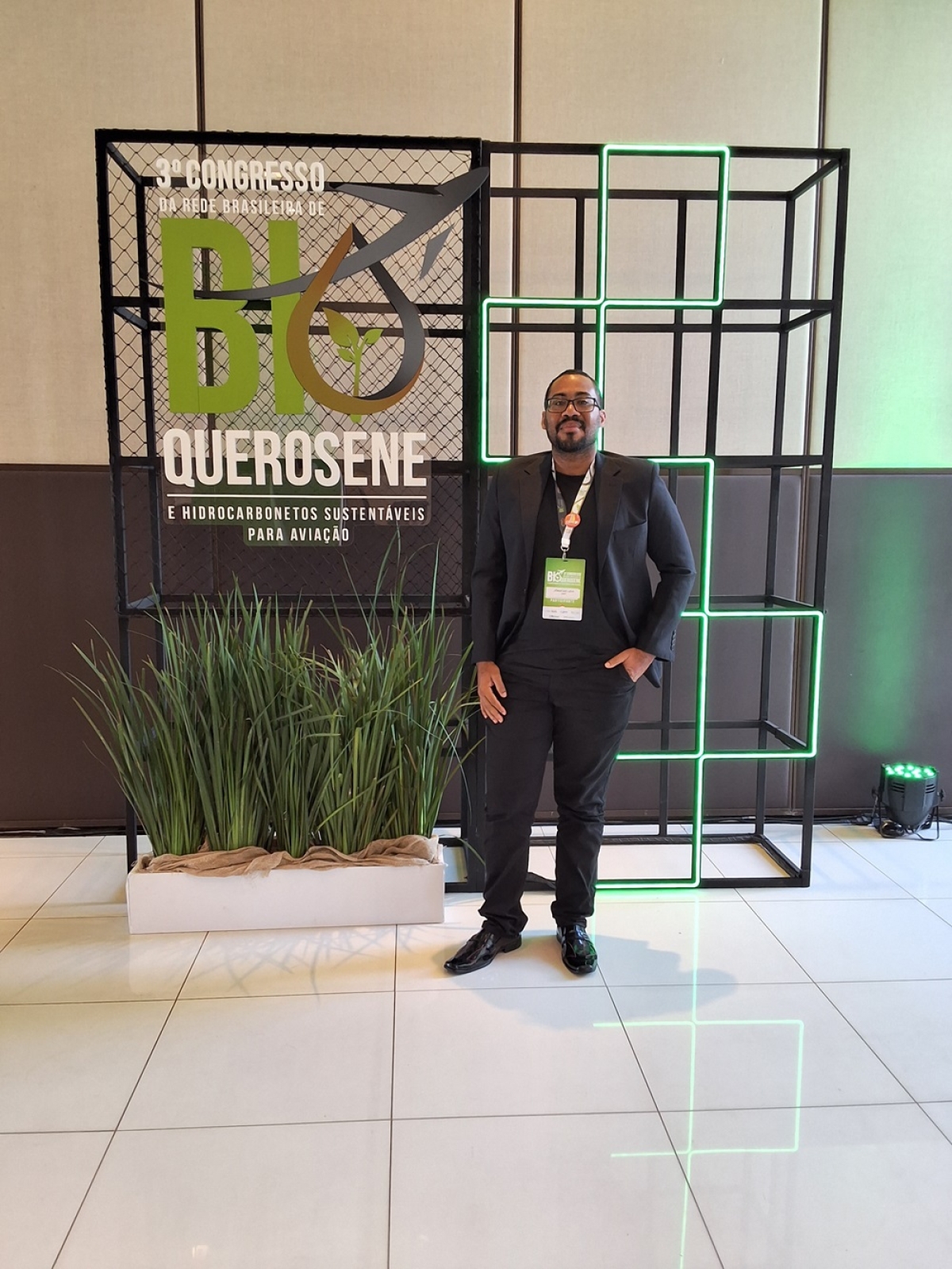 O pesquisador Jônatas Levi Campos Barbosa, do Programa de Pós-Graduação em Engenharia de Processos da Unit, que apresentou seu trabalho em congressos temáticos de biocombustíveis de aviação - Foto: Divulgação
