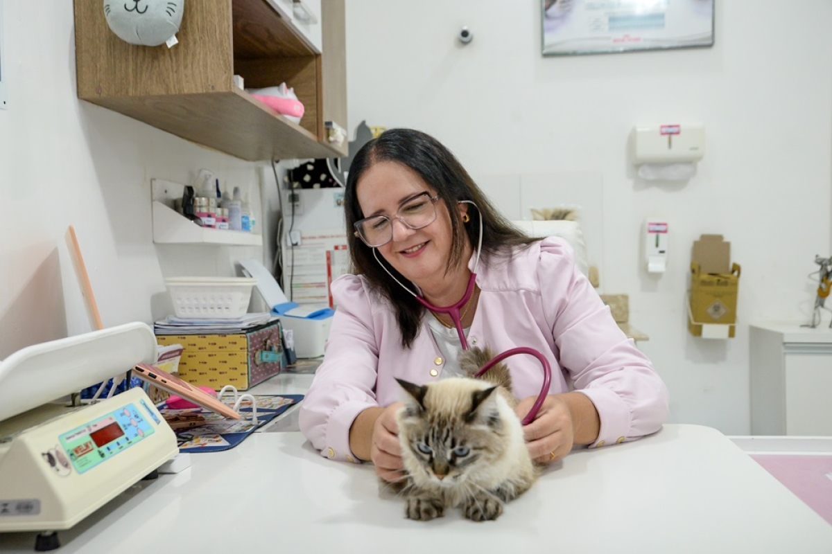 Dra. Candice Garcia e gato - Foto: Arquivo pessoal