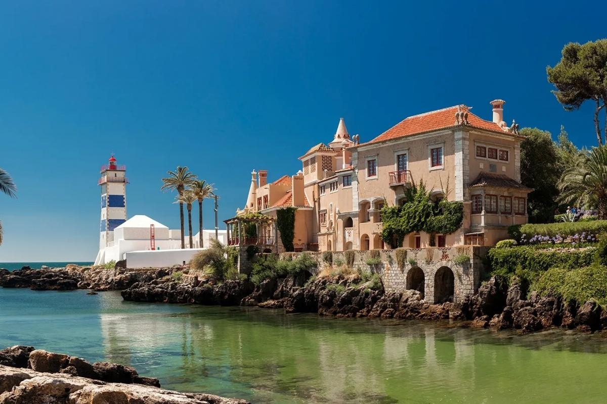 A belíssima e badalada Cascais, que no passado era refúgio da elite. Hoje frequentada por todos - Foto: Carla Passos
