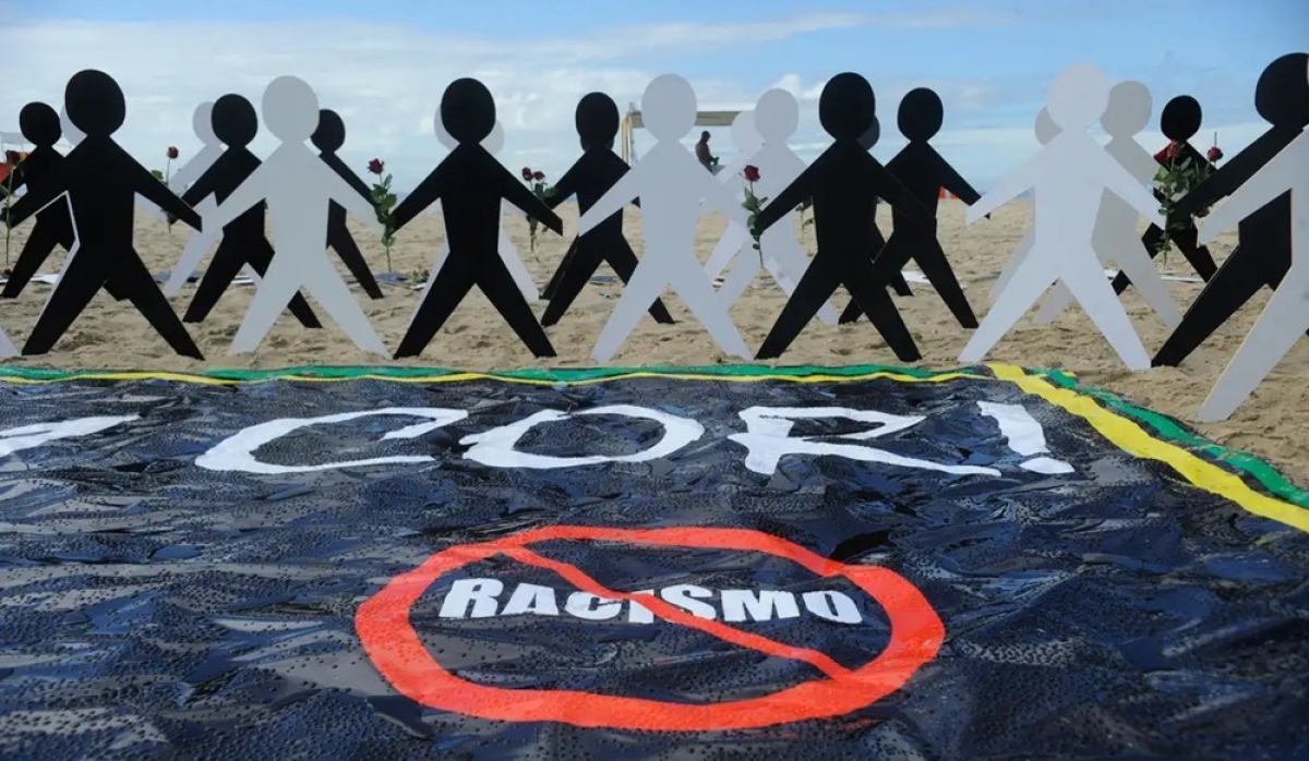 Desde o ano passado, tanto a injúria racial quanto o racismo são punidos com penas entre 2 e 5 anos de prisão, além do pagamento de multa - Foto: Tânia Rêgo/Agência Brasil 
