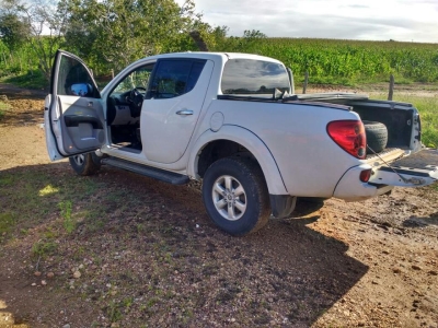 Pr�-candidato sofre assalto seguido de sequestro em Aleixo (Foto: Portal Itnet)