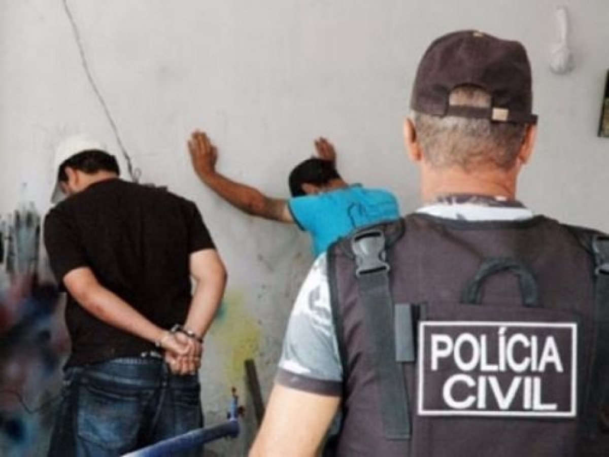 Traficantes s�o presos durante opera��o no Jardim Centen�rio e Bugio (Foto: SSP/SE)