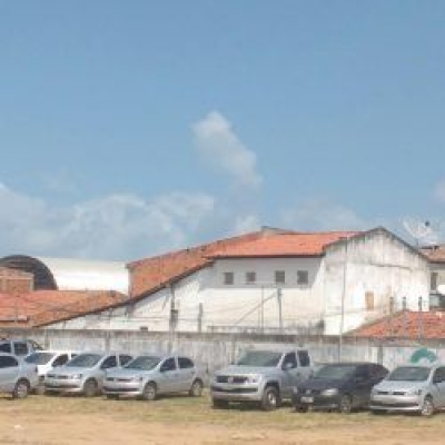 Ao menos 20 viaturas da PM recolhidas ao p�tio da Cefap (Foto: Alex Carvalho/Via FaxAju)