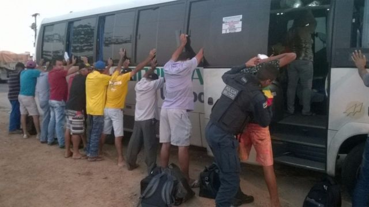 Opera��o Bloqueio: PM aborda 19 ve�culos e 37 pessoas em Lagarto (Imagem: SSP/SE)