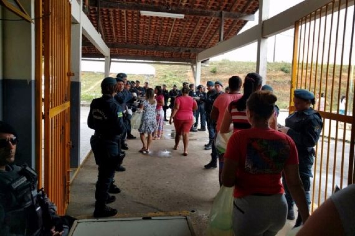 Refor�o da PM/Sergipe garante ordem na visita��o aos detentos do Copemcan (Imagem: SSP/SE)