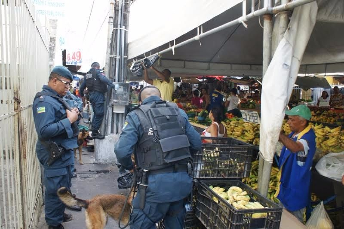 PM/Sergipe desencadeia opera��o de combate ao tr�fico em feira livre da Rodovi�ria Velha (Imagem: PM/SE)