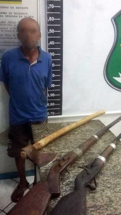 PM/Sergipe prende suspeito de roubo de gado com duas espingardas em Canind� (Imagem: PM/SE)
