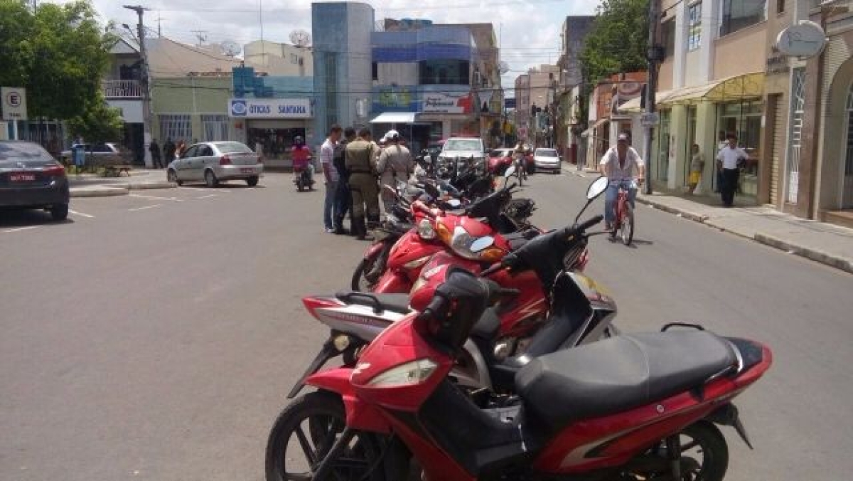 Durante a��es de policiamento 21 motocicletas s�o apreendidas em Itabaiana (Imagem: SSP/SE)