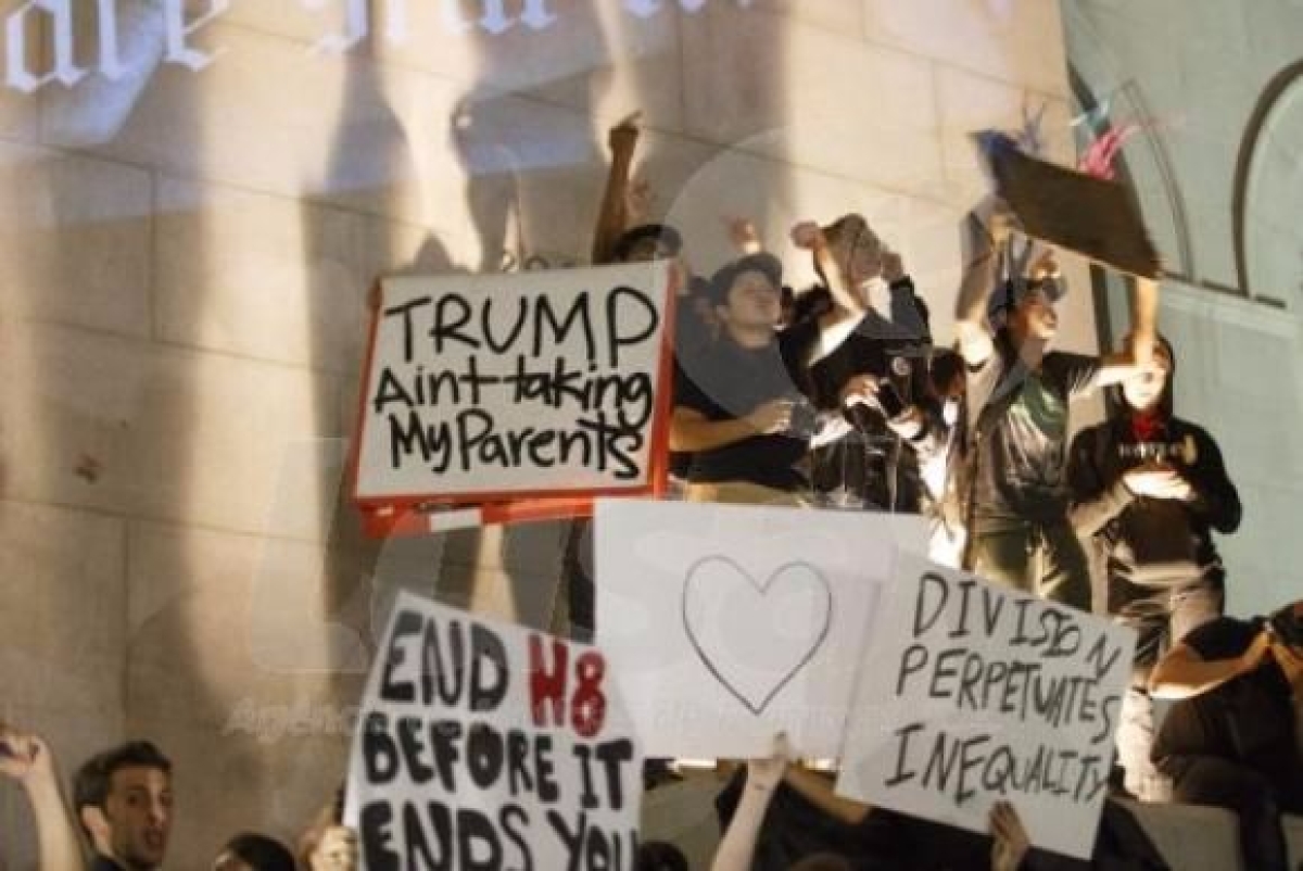 Milhares de pessoas protestam contra a elei��o de Donald Trump em Los Angeles (Imagem: Eugene Garcia/Ag�ncia Lusa)
