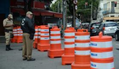 Bloqueio de via no entorno do Est�dio do Maracan� testa seguran�a do local para cerim�nia de abertura dos Jogos Rio 2016 (Foto: Fernando Fraz�o/Ag�ncia Brasil)