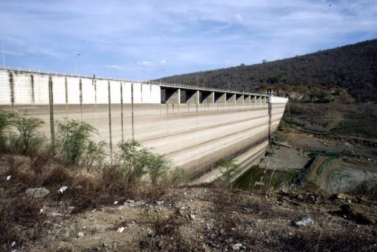 O maior reservat�rio de �gua do agreste de Pernambuco operar com volume morto. O n�vel de �gua na Barragem de Jucazinho, no munic�pio de Surubim, atingiu 0,01% da capacidade (Imagem: Divulga��o/Compesa)