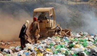 Mais da metade das cidades brasileiras ainda destina lixo inadequadamente, para lix�es ou aterros controlados (Imagem: Arquivo | Ag�ncia Brasil)