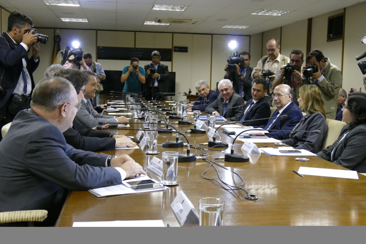 Governadores re�nem-se no Minist�rio da Fazenda em busca de aux�lio financeiro (Foto: Roque S�/ASN)