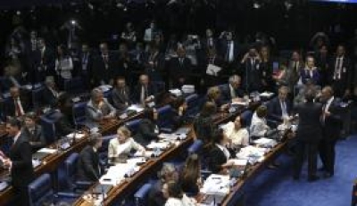 Dos 80 senadores presentes, 59 votaram a favor da aprova��o do parecer do senador Antonio Anastasia (Foto: Marcelo Camargo/Ag�ncia Brasil)